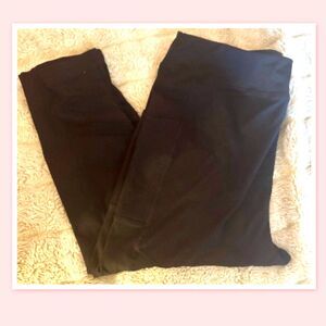 Women's R•A•G Capri Leggings ~ Workout Pants ~ Black